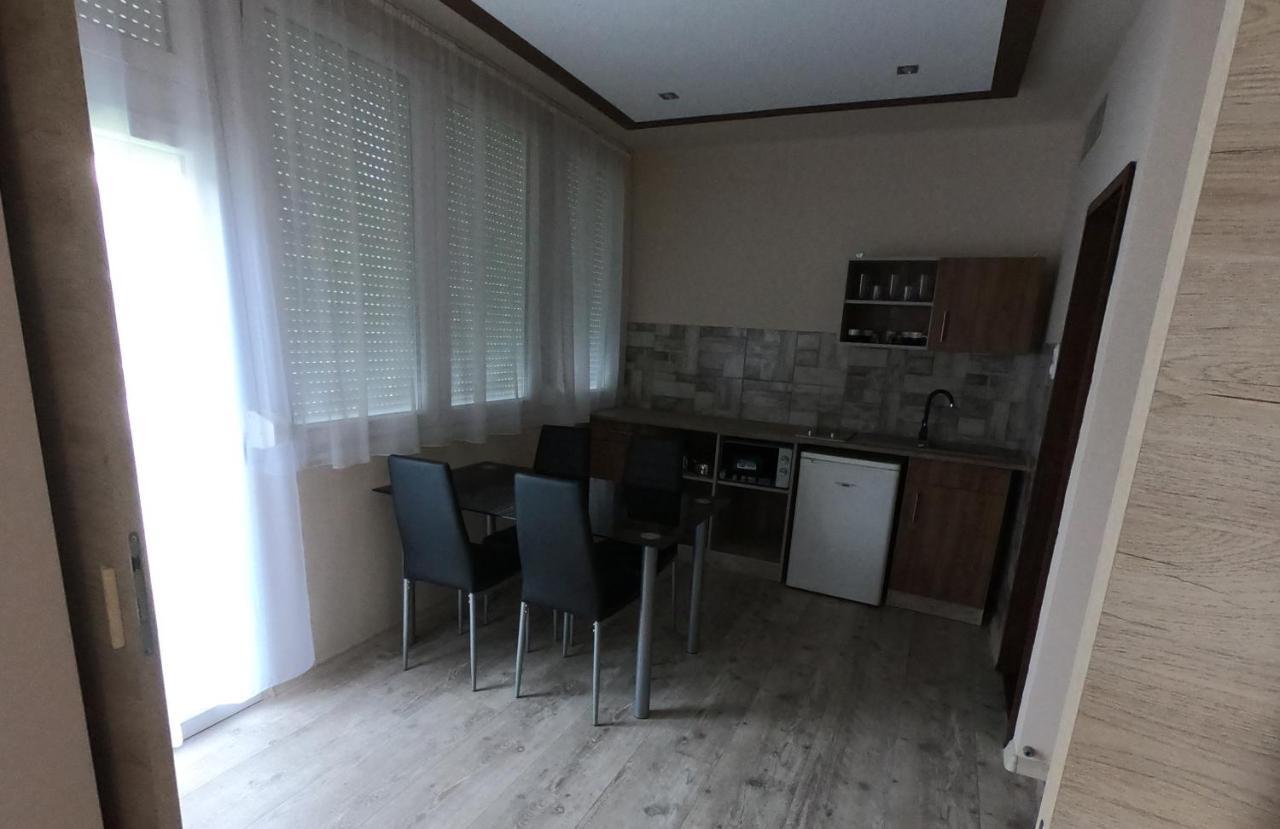 Dami Apartman ハイデゥソボスロー エクステリア 写真
